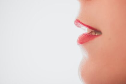 Le gratte-langue : un allié contre la mauvaise haleine