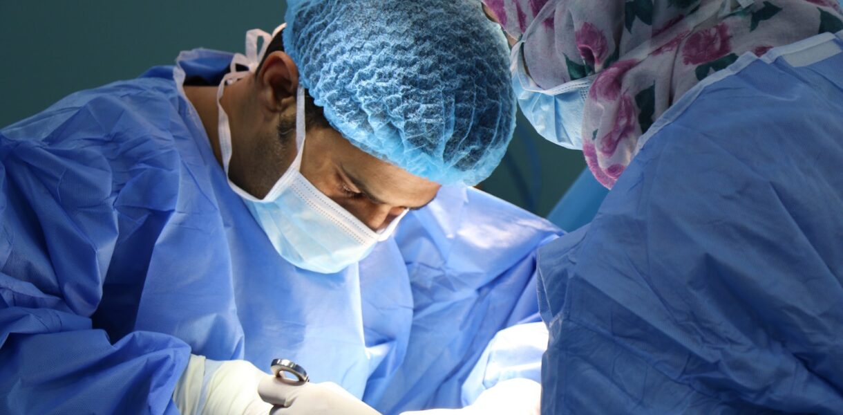 Milieu associatif : la chaîne de l'espoir et l'opération à coeur ouvert