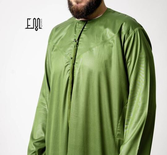 Le Qamis Vert Kaki : Élégance et Style